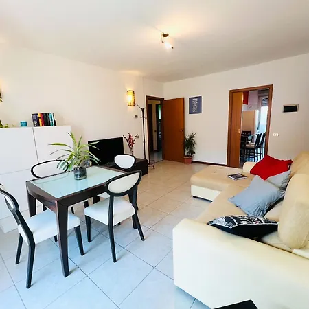 Апартаменты Big In Navigli District With 2 Balcony And Parking Милан