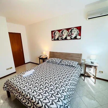 Апартаменты Big In Navigli District With 2 Balcony And Parking Милан
